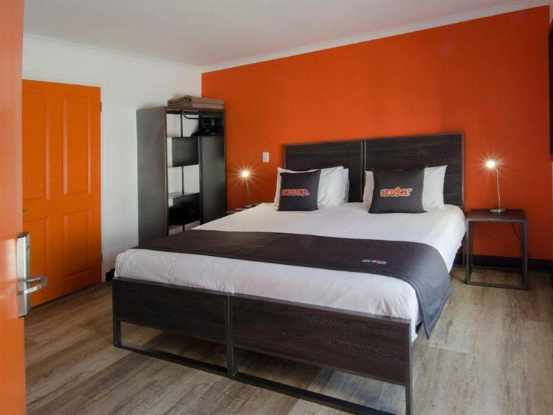 开普敦游者旅馆旅舍 外观 照片 A typical bedroom at a hotel