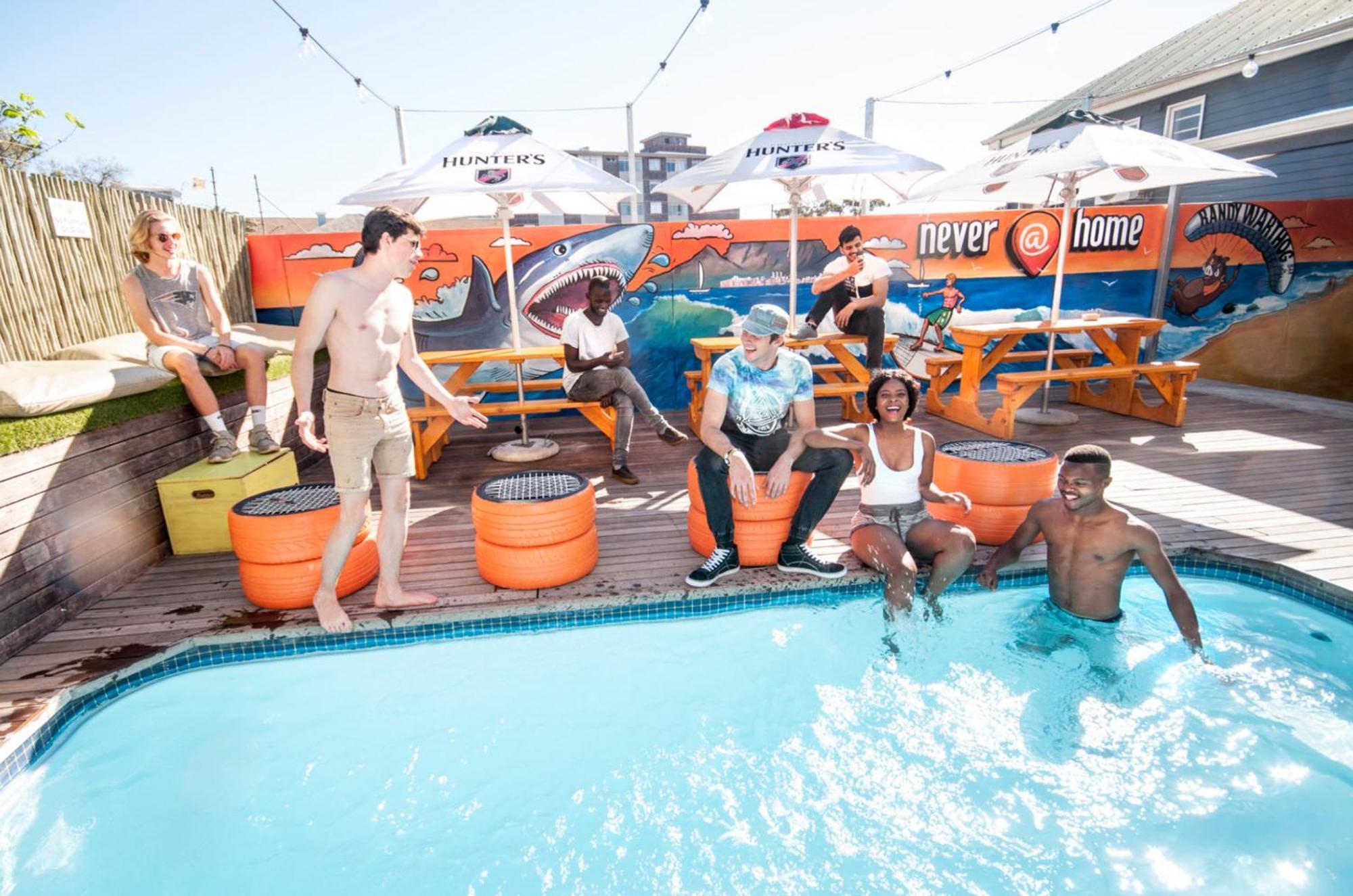 开普敦游者旅馆旅舍 外观 照片 The pool at the Cape Town branch